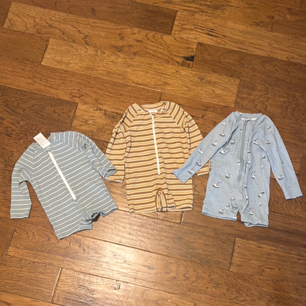 Set bundle of H&M rashguards